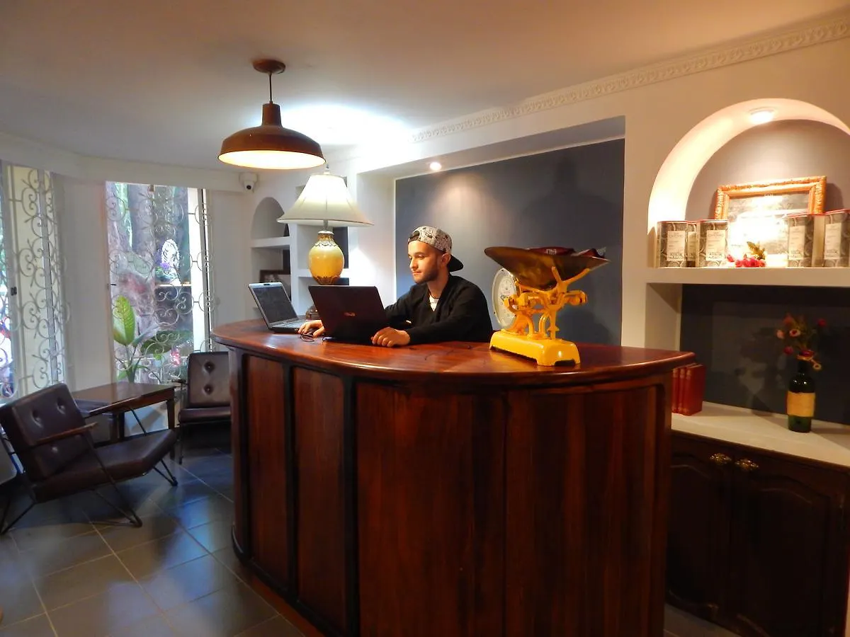 Antique House Hostel 麦德林